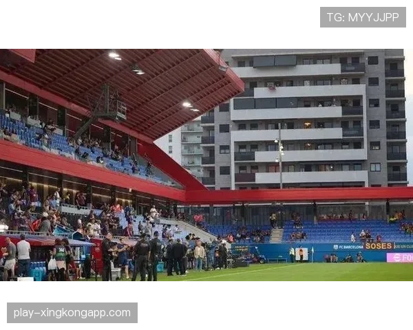 每体民调显示梅西力压克鲁伊夫荣登巴萨球迷最喜爱球员榜首